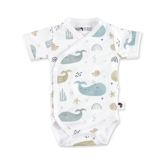 WRAP ONESIE - SS - WHALES ON WHITE BABA FISHEES