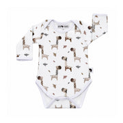 Classic Onesie - LS - Kameelperd featuring long sleeves, soft cotton stretch fabric, and a muted earthy coloured giraffe print with envelope neckline and snap-button closure.