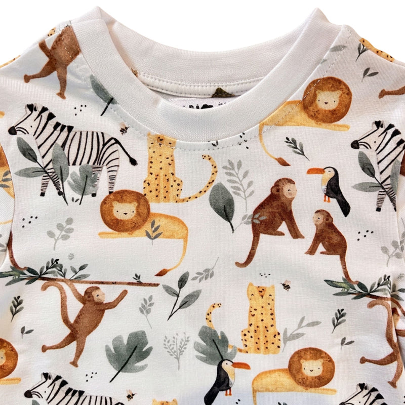 Front neckline: Close-up of the ribbed neckline and animal print on the Tee Shirt - Watercolour Jungle
