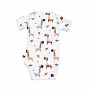 Back view of a white Wrap Onesie - Short Sleeve - Kameelperd showing the short sleeves and repeating giraffe and leaf design
